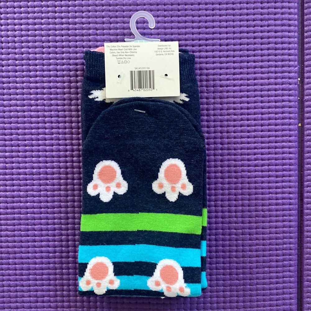 Buttons & Bones Dogs Socks - Picture 2 of 3